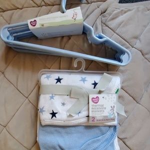 Hanger and blanket bundle